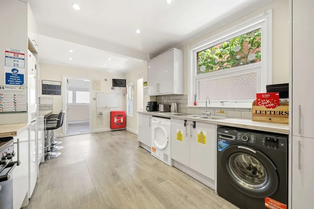 Peaceful 4-bed Home in Aylesbury