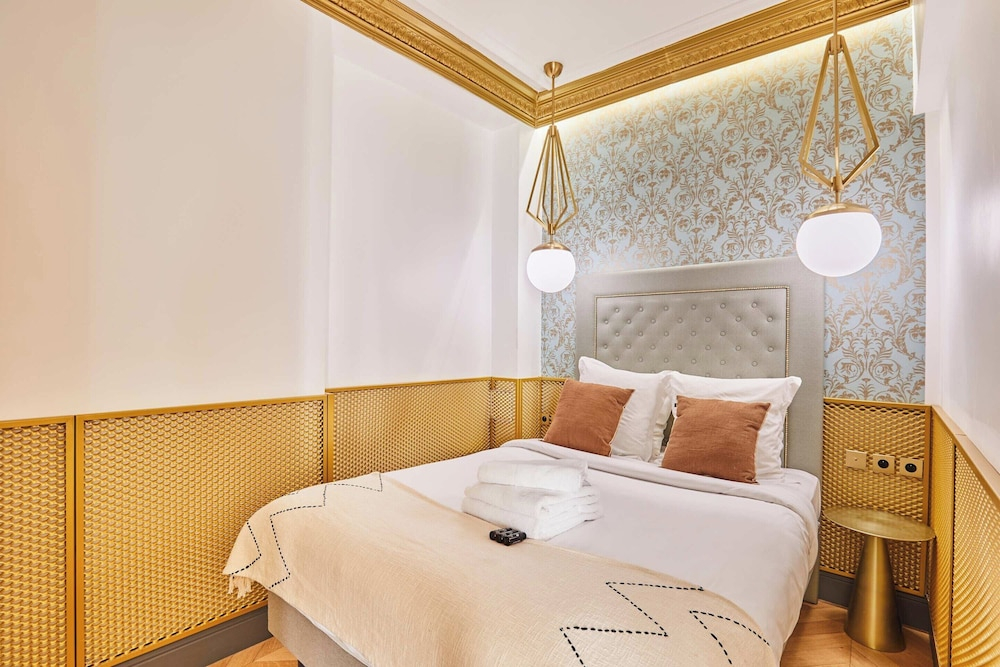 Superb AC- 2bdr Apartement Montaigne/arc de Triomphe