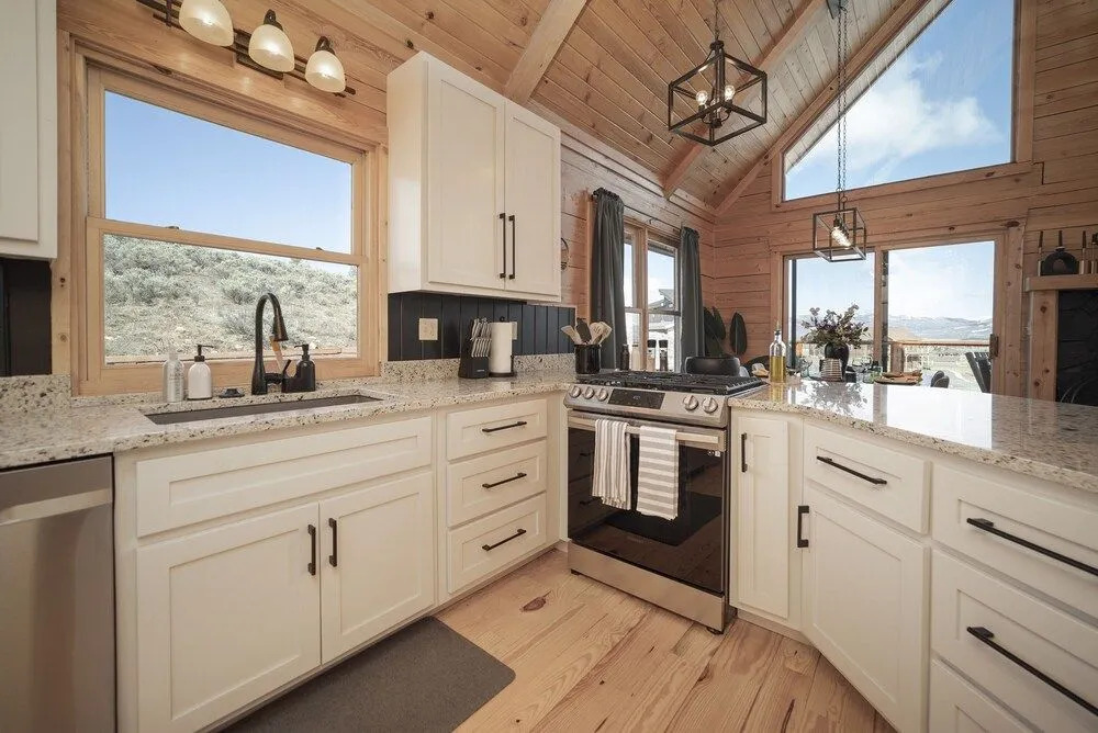 Innsbrook Cabin 4 Bedroom Cabin by RedAwning
