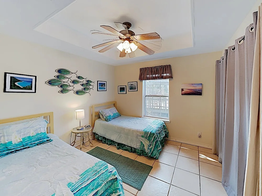 New Listing! Shoreside W/ Pool - 1 Block To Beach 2 Bedroom Duplex