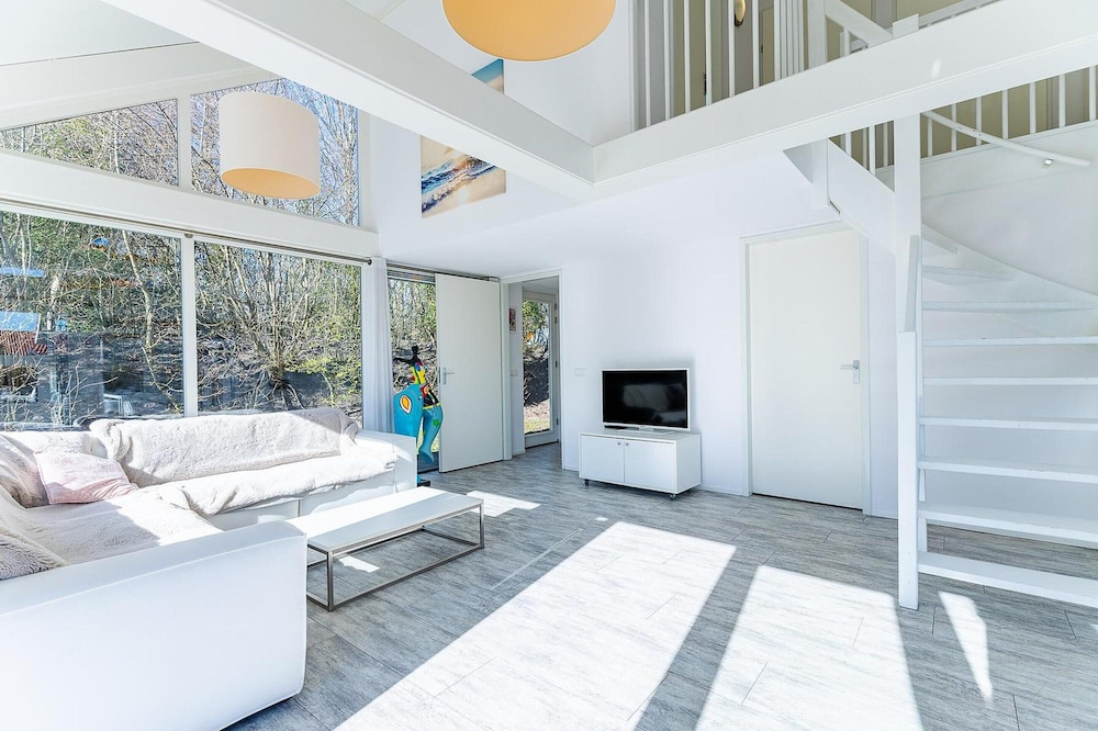 Beachfront Coastal Villa in Renesse for 6
