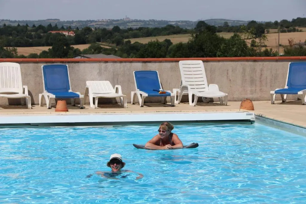 Charming Courtyard cottage 25kms Puy du Fou