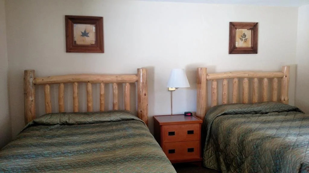 Four Seasons Lodge