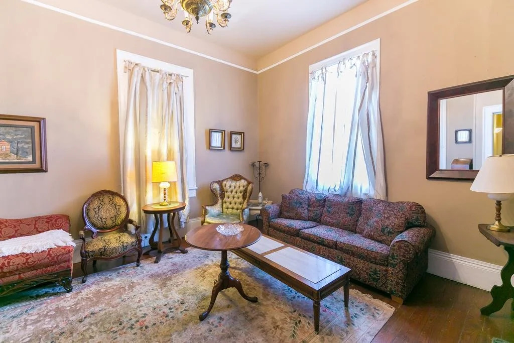 Mag's 940 Guest House