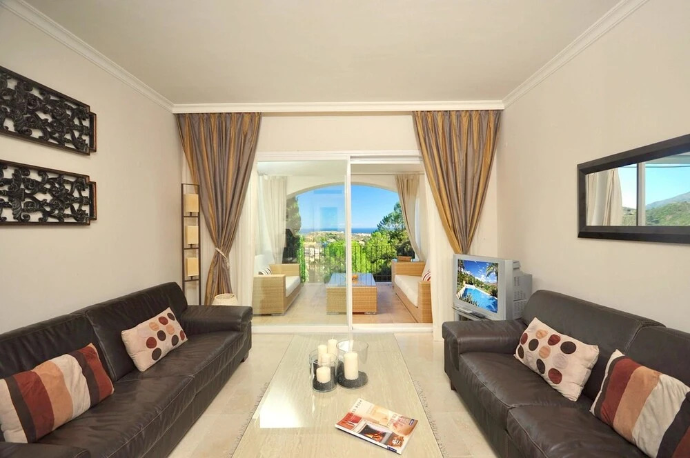 Apartment With 2 Bedrooms in Benahavís, With Wonderful Mountain View,