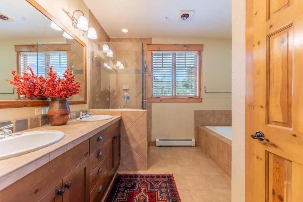 Settler's Creek #6563 by Summit County Mountain Retreats