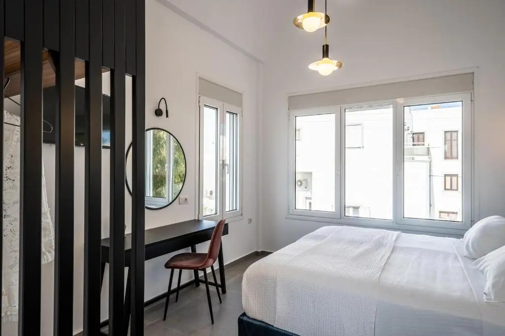 Thira Gold Suites