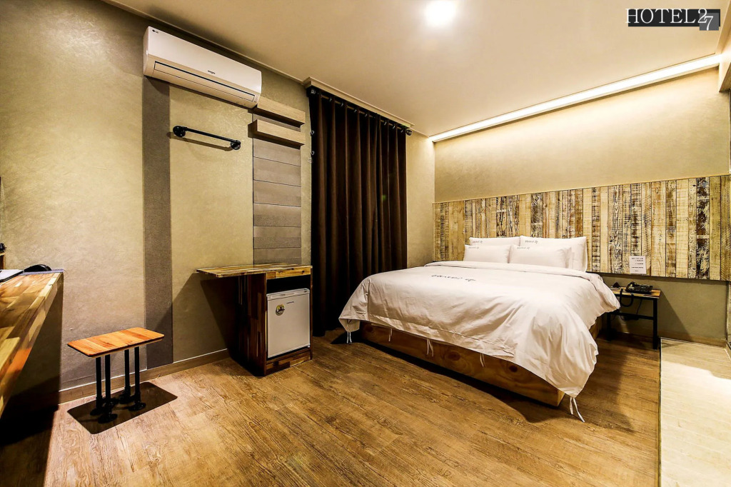 Hotel27