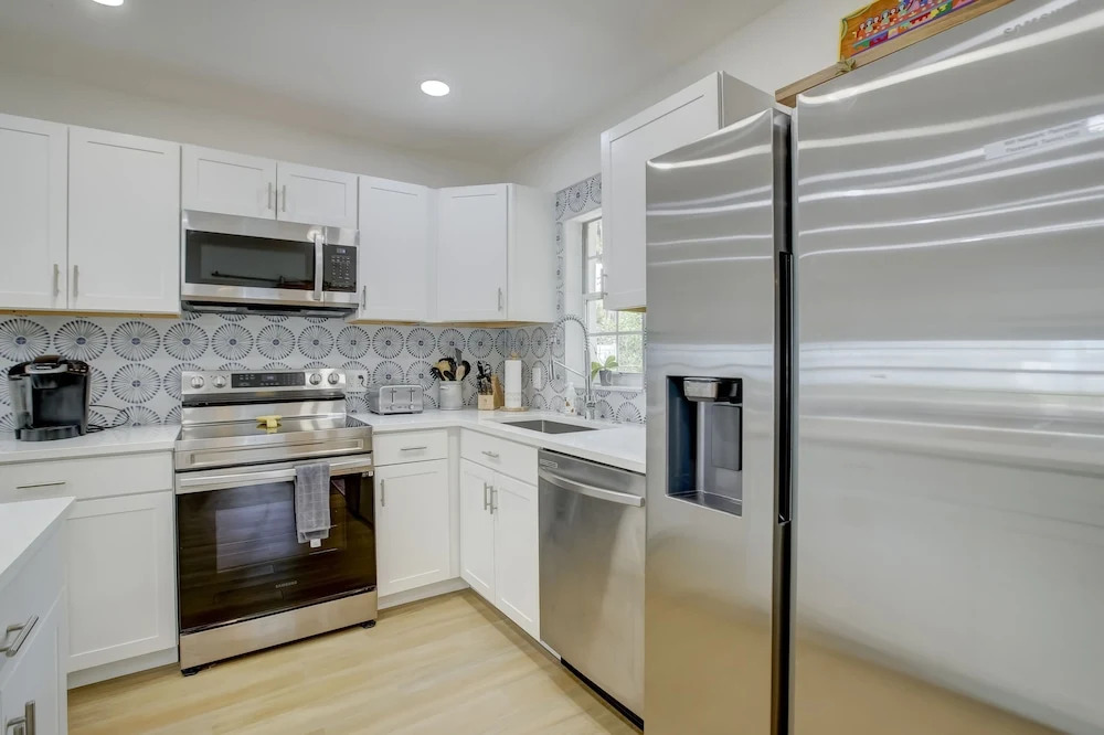 Madrina's Cozy 3BR-1BA Spacious Backyard