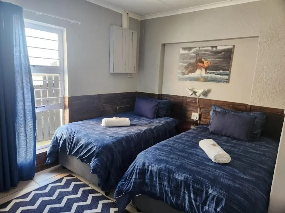 25 On Main Struisbaai