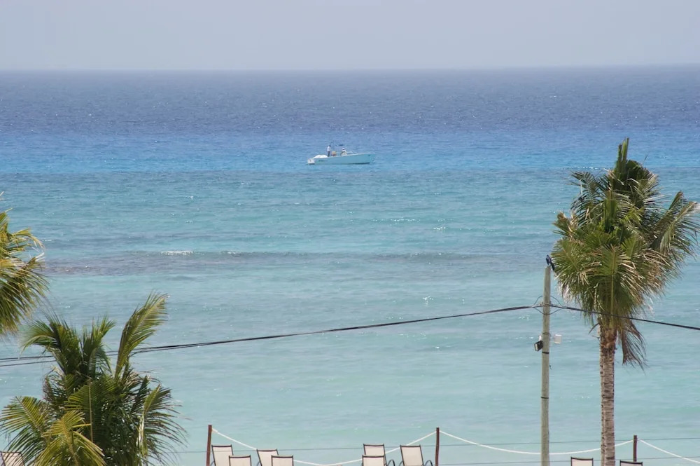 2 Bedroom Nice Apartment fully renovated close Mamitas Beach