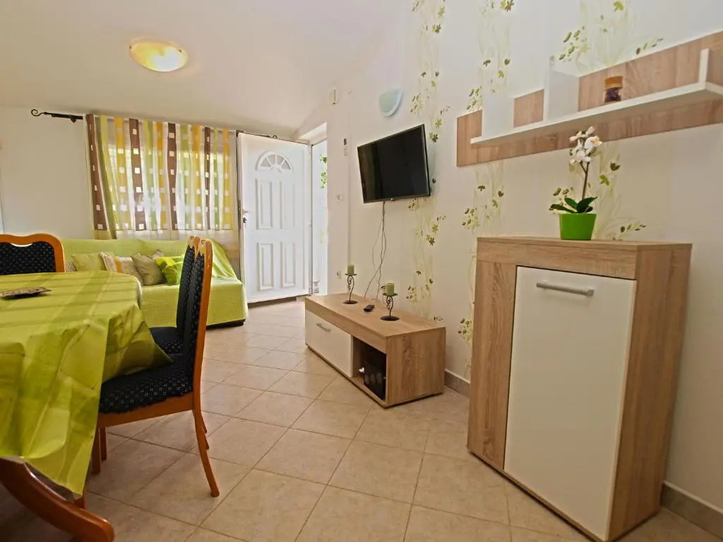 Apartment 958