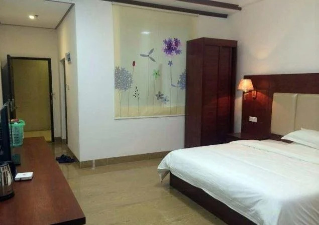 Lianjiang Yue Guang Business Hotel
