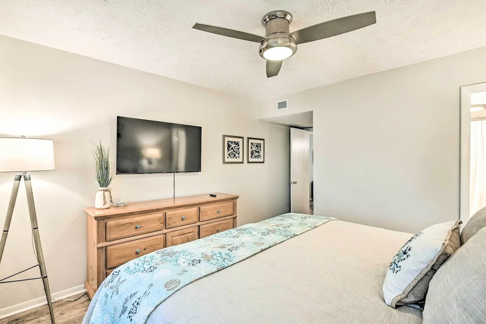 Oceanfront Condo w/ Furnished Deck & Views!