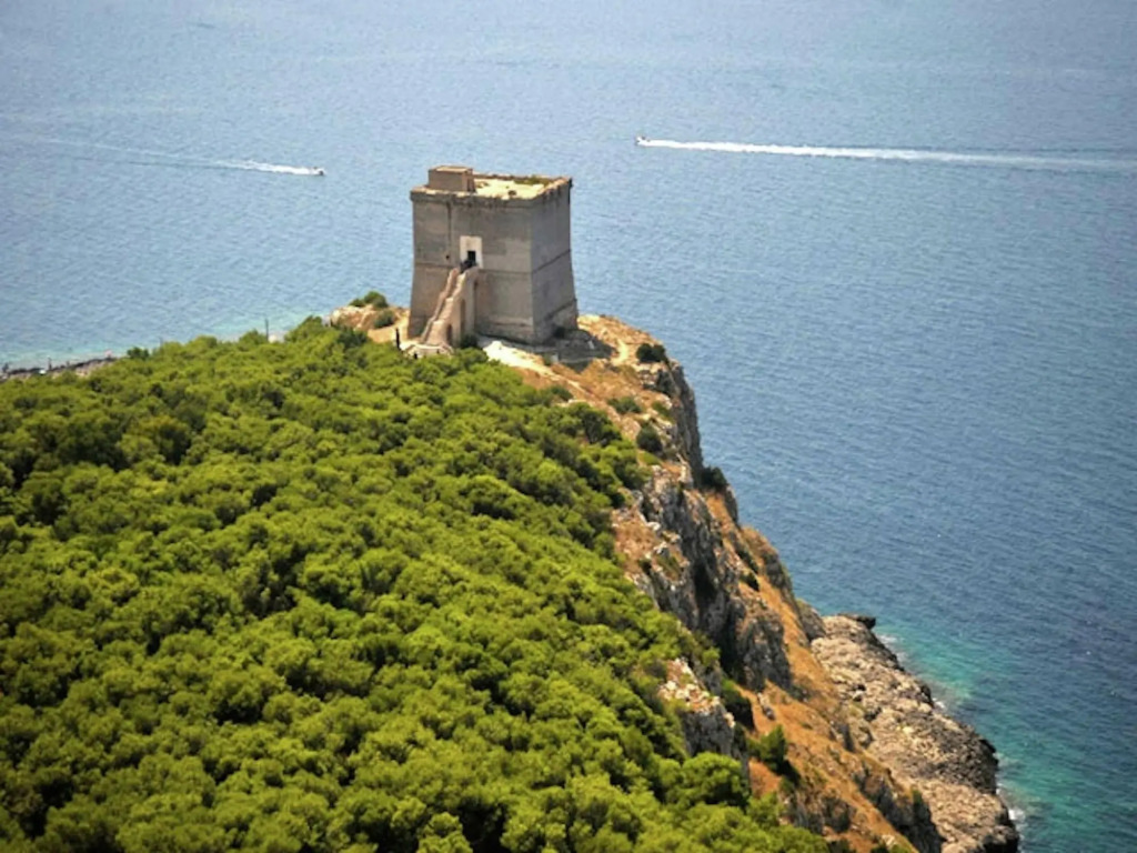 Villa Elena - Two Luxury Suites, garden & fast Wi-Fi near the Sea