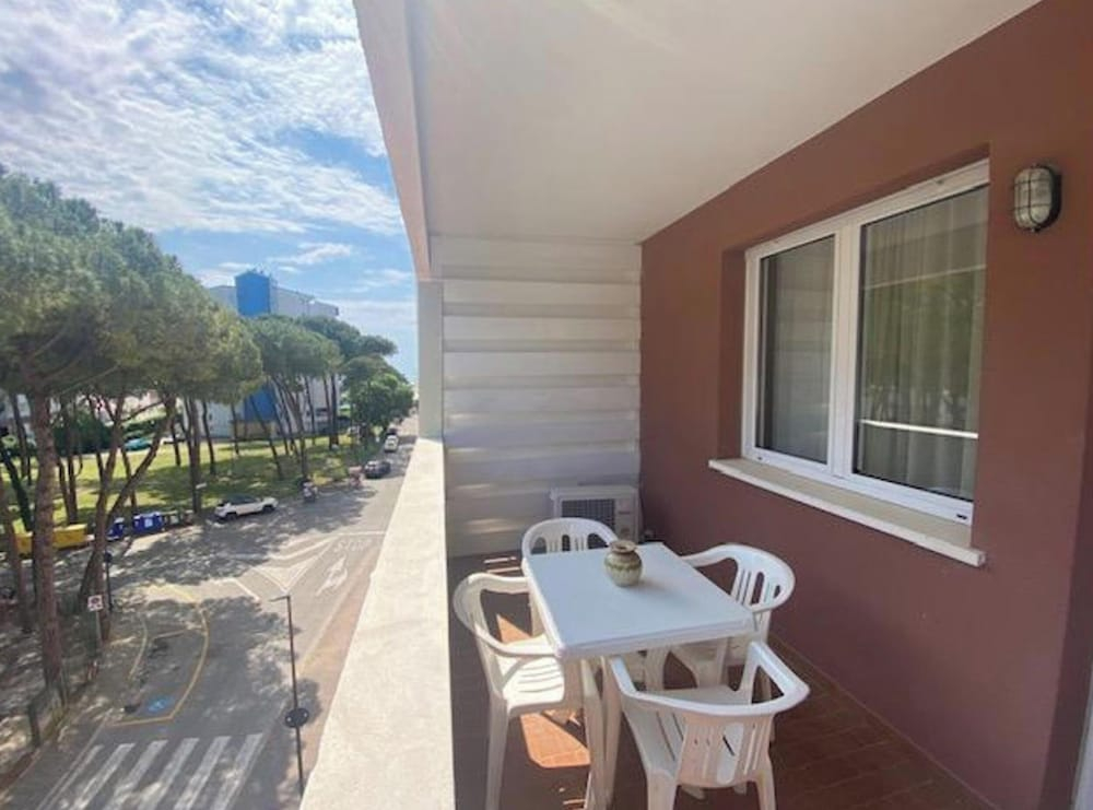 Inviting Apartment Near the Beach