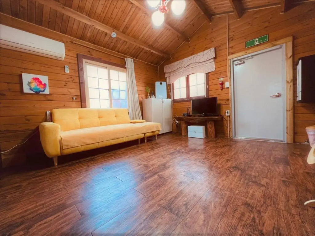 Taean Log House Pension