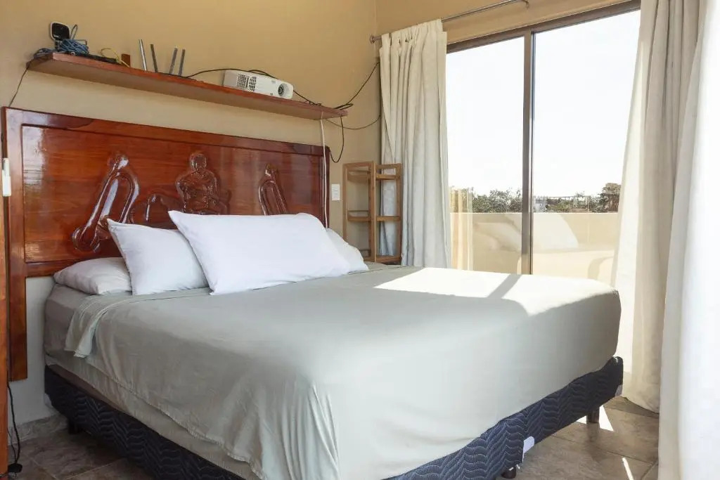 Casa El Faro is a Spacious 4 Bedroom House with a pool
