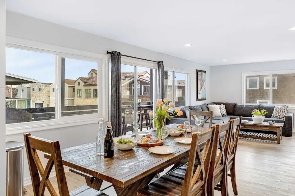 Sandy and Shelly by Avantstay Sleeps 18 Near Beach, Shops & Eateries Ocean Views + Patio