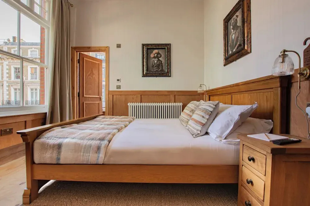 The Old Farmhouse Pub and Rooms