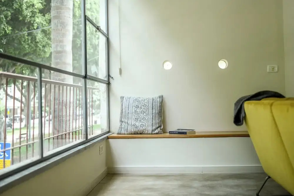 Spacious & Green 3BR Apt w Balcony