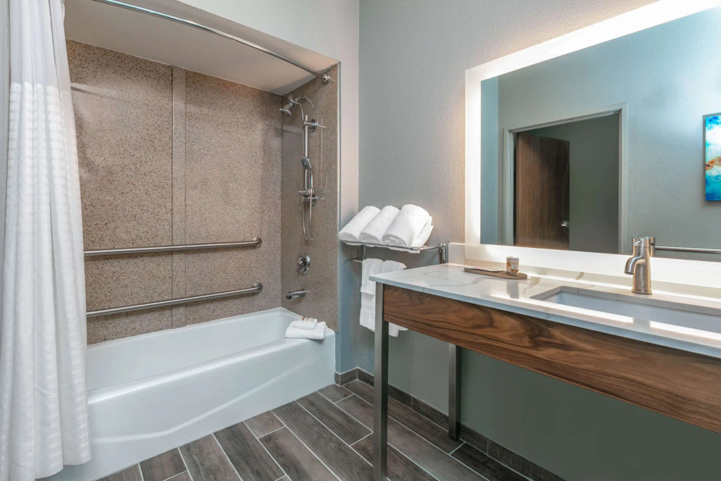La Quinta Inn & Suites by Wyndham Jacksonville TX