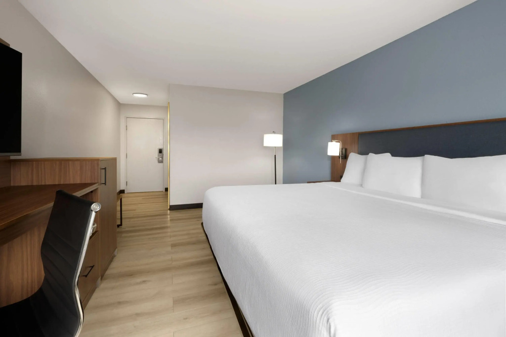 Wingate by Wyndham Dublin Near Claytor Lake State Park