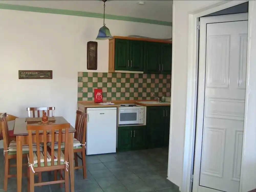Green Hill Studios & Apartments