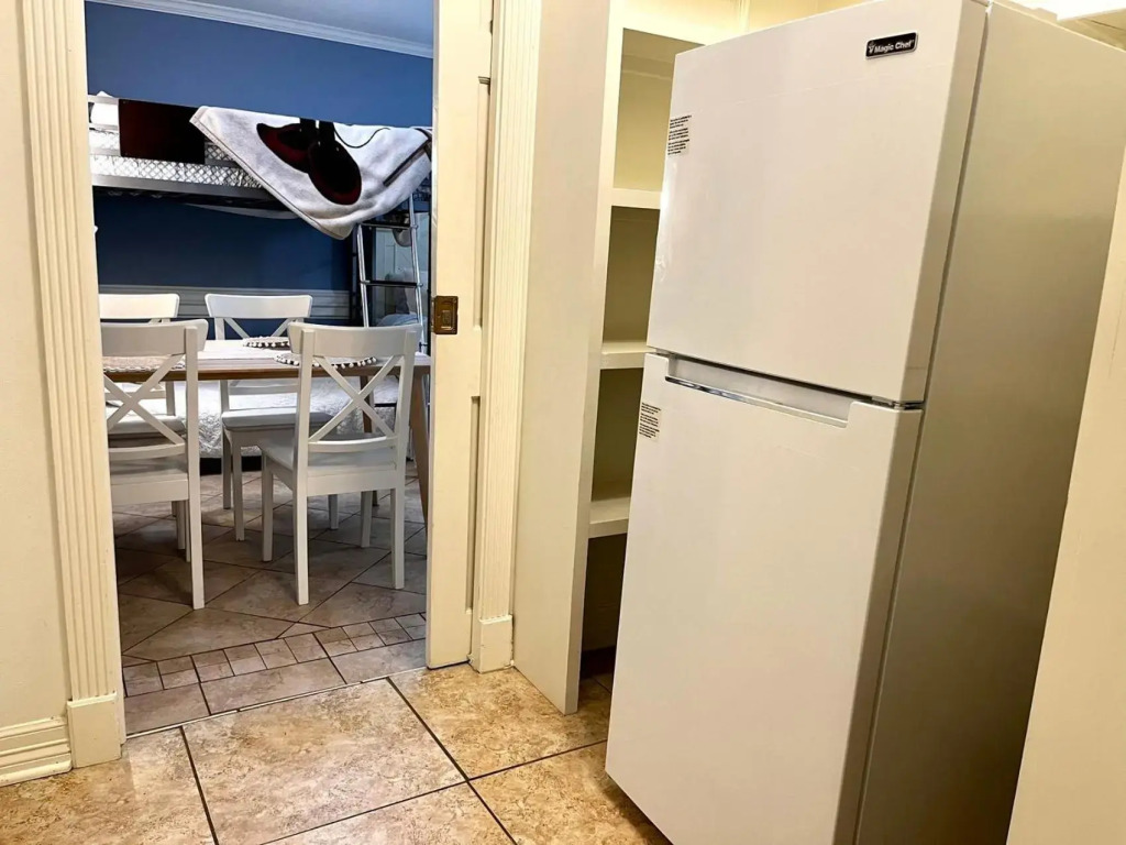 Beautiful traditional home*Modern updates*Guest suite B