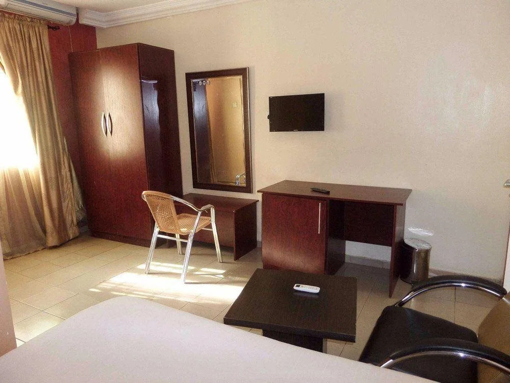Summit Villas Suites & Apartment