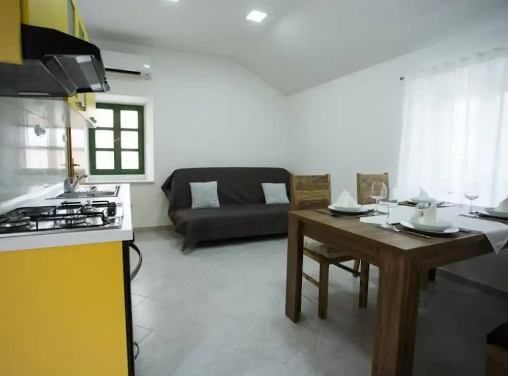 Apartments Stone House Murter