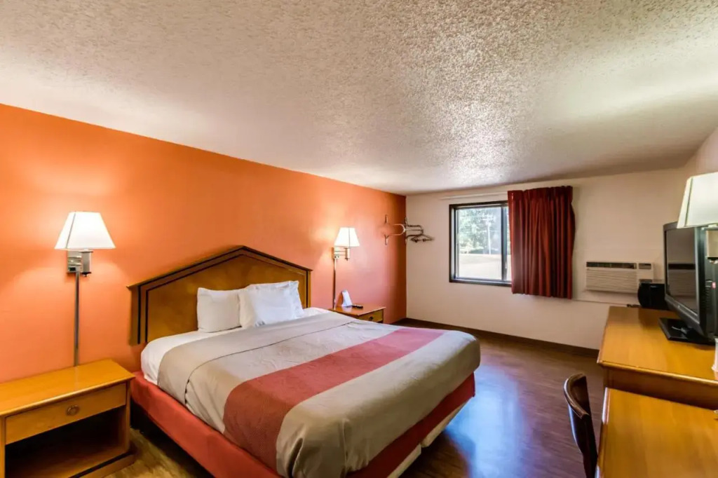 Super 8 Albert Lea Mn