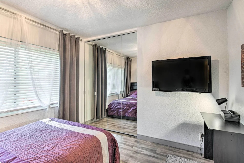 Shady & Eclectic Fort Lauderdale Dwelling w/ Yard!