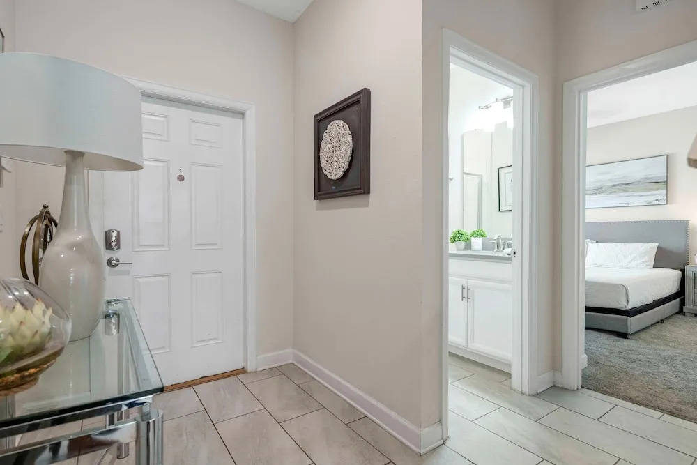 Stylish 4BR Pool Townhome Storey Lake