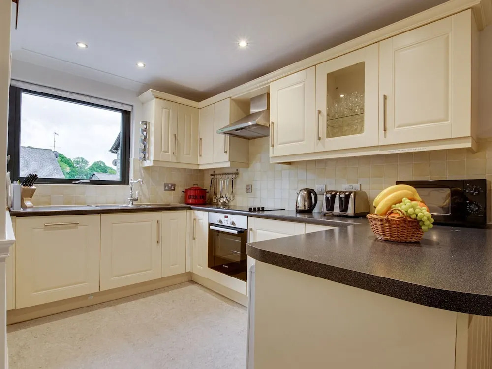 Luxurious Holiday Home With Private Garden at Chapel Stile