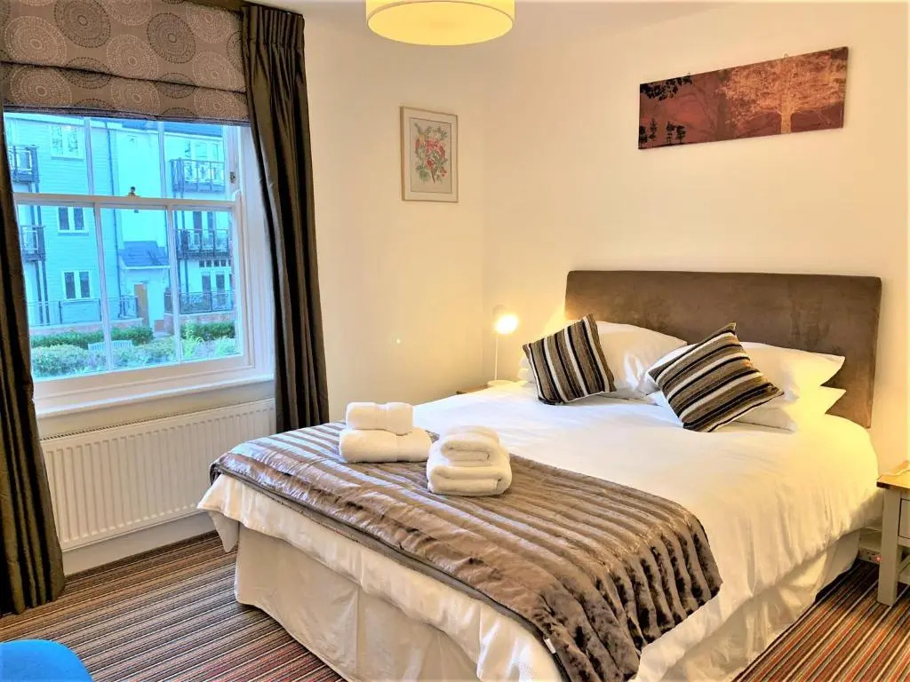 Riverside Channel5 "Holidays Homes in the Sun" Featured Central Canterbury Cottage with Free Parking