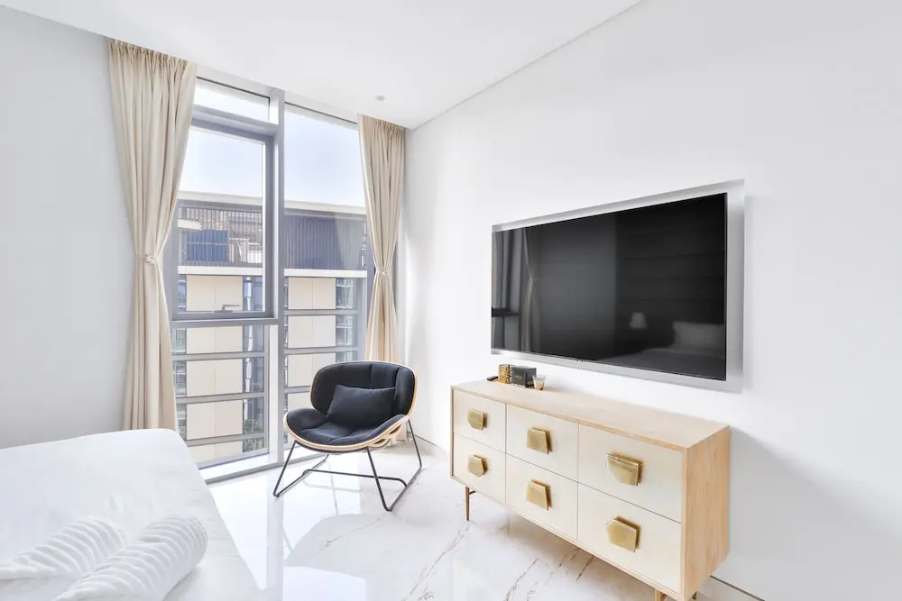 Luxury 2BR plus maids room in Bluewaters