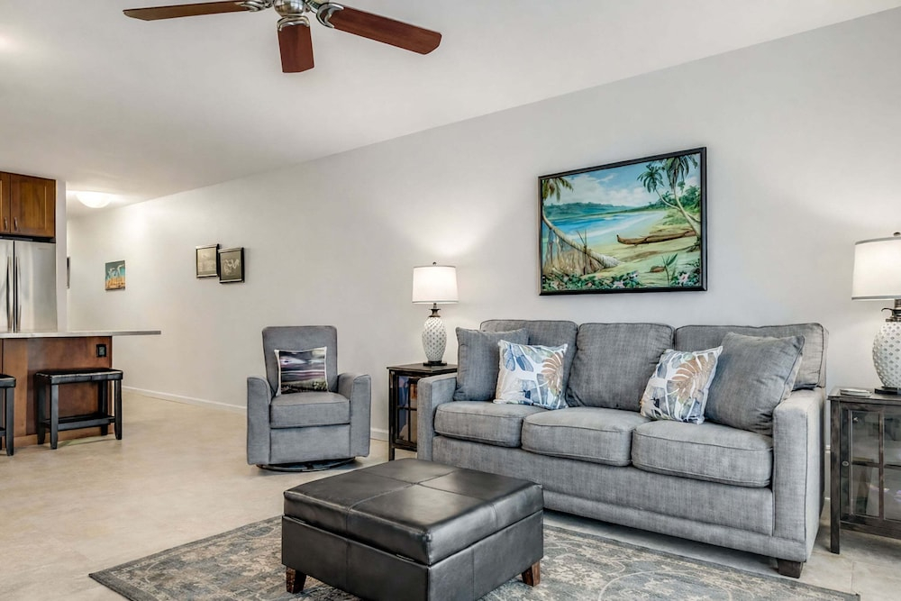 Kamaole Sands 5-210 - Stunning 1br/2ba, King Bed, Center-cut Bldg 5, AC, Wi-fi