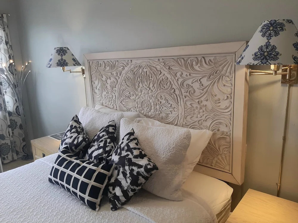 HARRYS MAN CAVE - A Vintage Motel on the Historic 395 route - The New Star Motel Experience