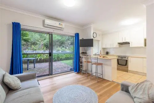 4 'Adriana', 83 Ronald Avenue - Open Plan Living With Backyard