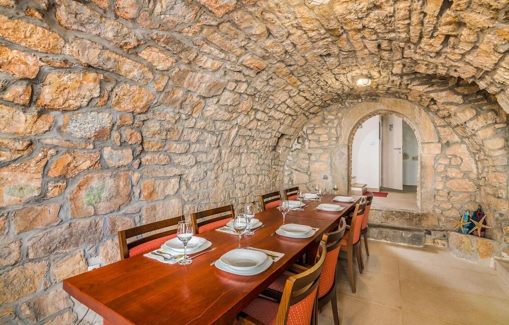 Nice Home in Pinezici with Hot Tub, WiFi & 4 Bedrooms