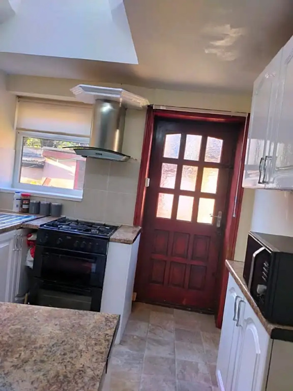 Paradise Apartment- Female Only