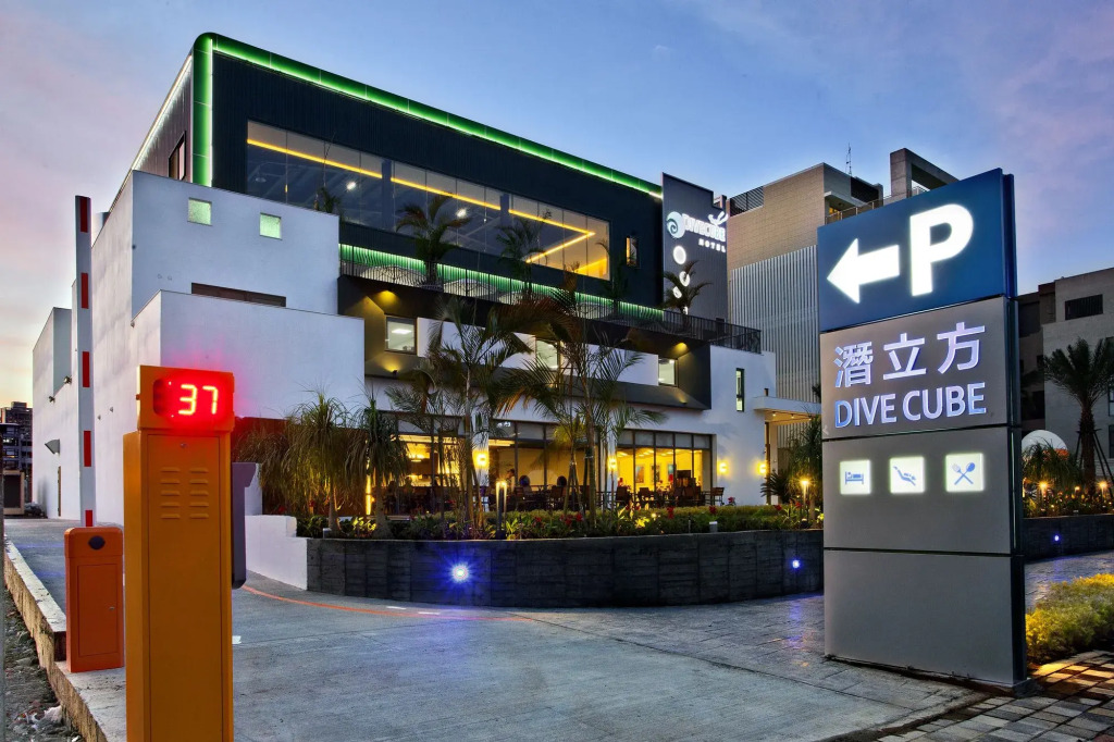 Divecube Hotel