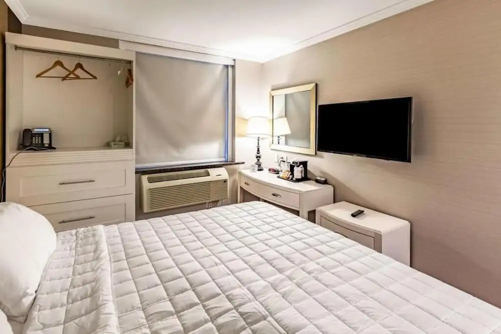 Umbrella Hotel Brooklyn - Newly Renovated