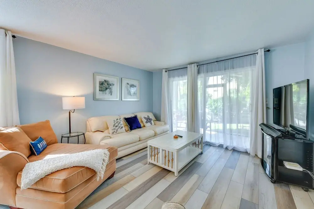 Tropical Sarasota Condo < 1 Mile to Beach!