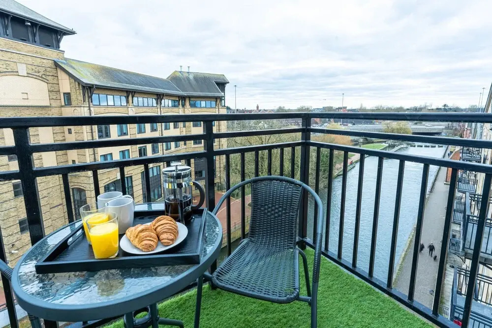 Celador Apartments - Riverside House Serviced Apartments