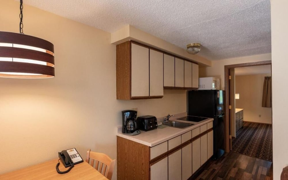 Sunset Bay Resort & Suites