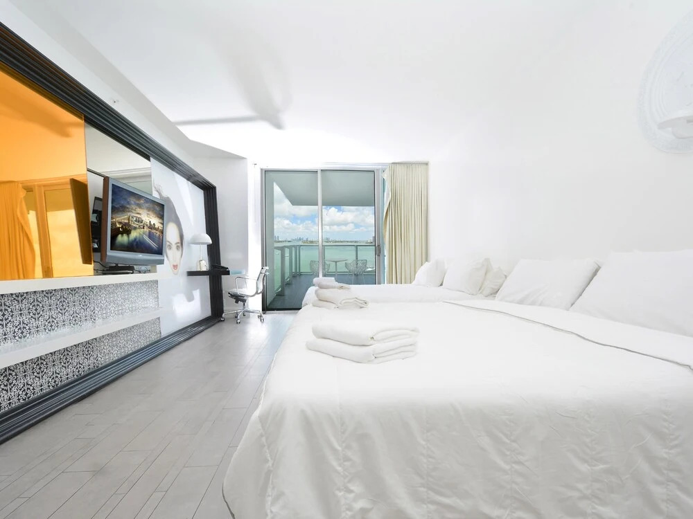 Miami World Rental - Mondrian 916