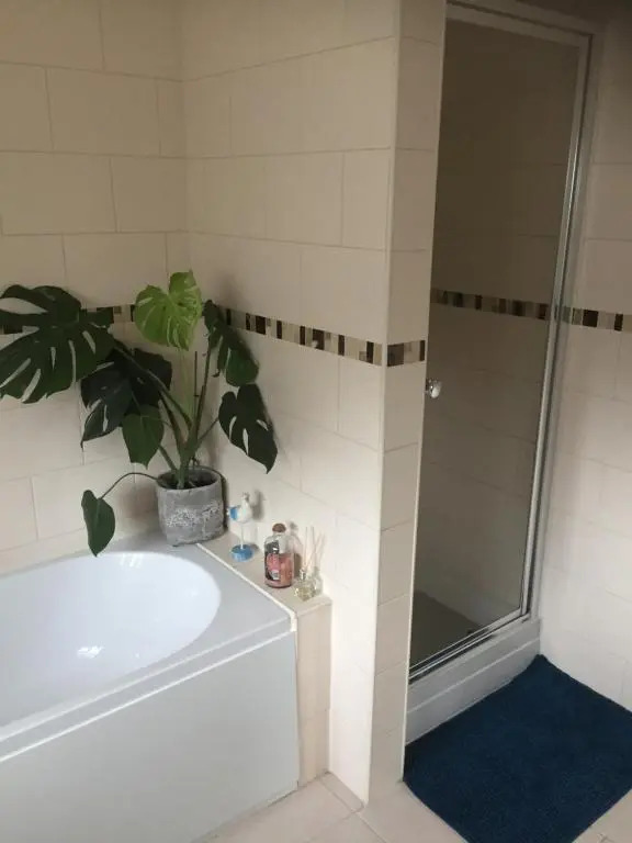 Beautiful private room with Kingsize bed and large private en-suite