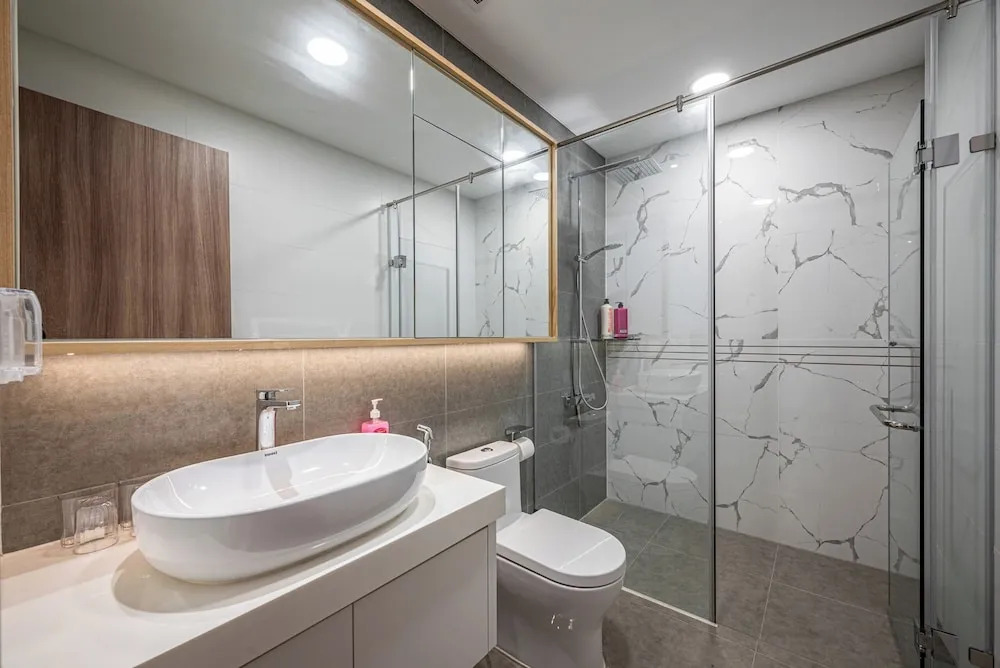 Luxury Sunwah Apartment near Landmark 81 - City View